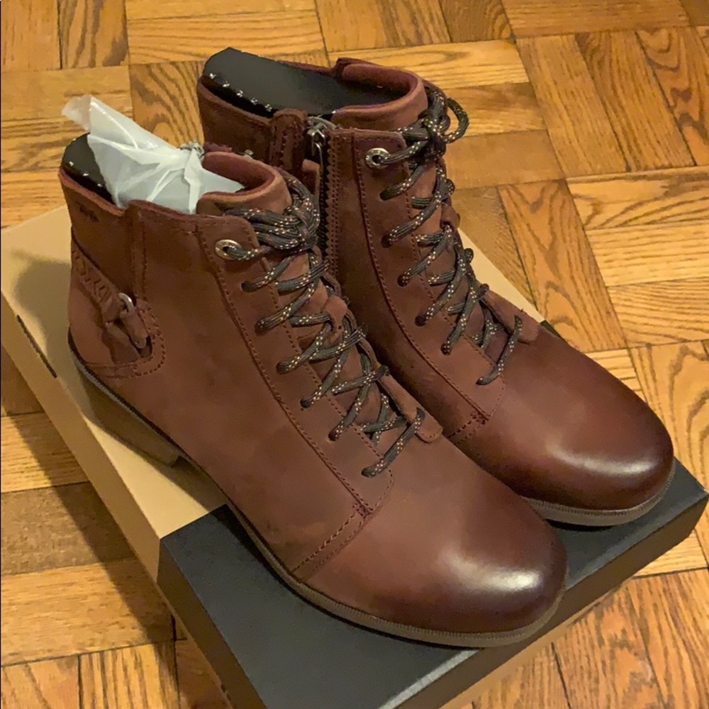 Teva foxy lace up waterproof booties